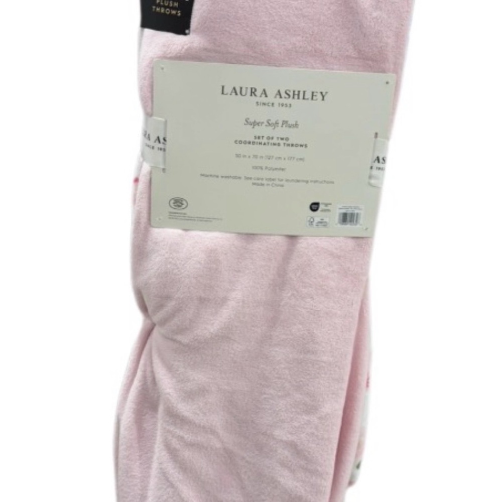 π πΈLaura Ashley Set of TWO Pink Plush Coordinating Throws NWT ~ π BOWS & πΈROSES - Picture 7 of 16